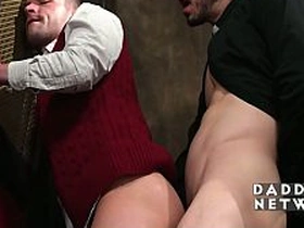 神父的淫穴新世界，展开了 chinese gay porn cumshot