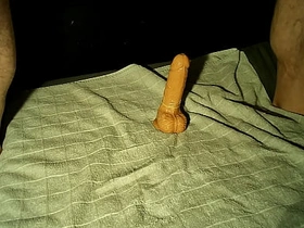 旧假阳具，新鲜精液 gay suck chinese porn