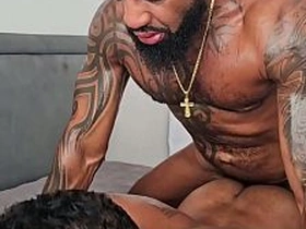 那个傲慢的直男邻居一直偷看我撸管，最后进房间狠狠操了我 asian blithe muscle porn