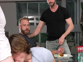 欢乐团聚引发嫩男继子互换 asian teen detached boy sex videos