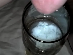 亚洲小鲜肉多次射精在杯子里 gay porn verbal chinese top