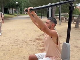 公园逮到的小骚零被我无套狂操，内射灌满精液 hot gay romantic porn