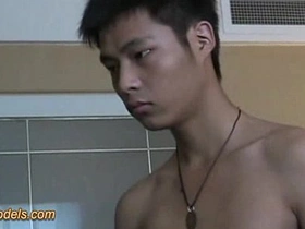 可爱光滑亚洲少年打飞机 chinese gay porn in bathroom