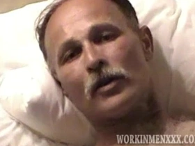 熟男史蒂夫撸管 chinese and white gay male porn