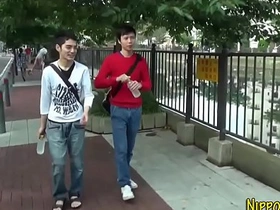 亚洲嫩鸡被射满脸精 japan gay porn slave