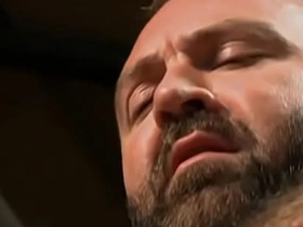 老爹性档案: Cam Curtz被大屌老爹们诱惑征服的狂野之夜 pinoy dad gay porn