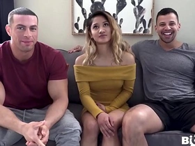 100斤亚裔被两个健美壮汉操烂 japan gay porn freeze