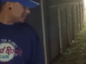 停车撒尿时遇到个小伙子求口交，之后带我去他家趁老婆睡着猛干 korean gay moan porn