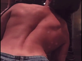 酒吧聊完女人后，我和直男兄弟在浴室搞上了 japan piss gay porn