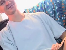 扎克兰德尔：伊桑霍克斯撸动并渴望榨干他大鸡巴的汁液 gif porn gay chinese