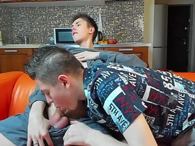 18岁嫩男黏稠精液喷射快感 japanese high bus gay porn