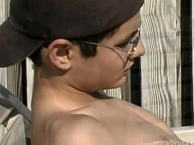 拉丁骚年米基·迪亚兹撸大屌 chinese on white 2 gay porn