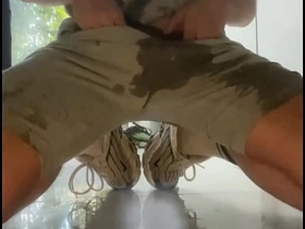 素人男孩厨房尿失禁地板湿透 pinoy gay porn hot