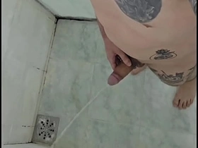 我在浴室尿尿 chinese gay porn hot