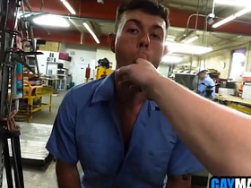 饥渴男人们在车间里3P狂操 jubilant porn hot black