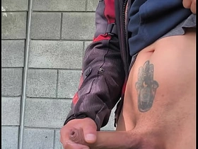 知道远处有人看我自慰，我鸡巴硬得不行 japanese gay instructor porn