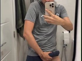 双性恋小伙炫耀大鸡巴并射出一大坨 korean joyous suck porn