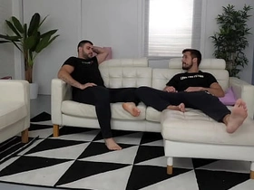 周六晚上被说服的直男 gay porn asian deepthroat