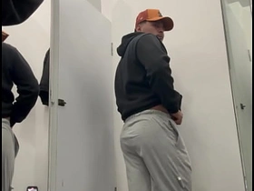 试衣间里发骚了 gay japanese bukkake porn