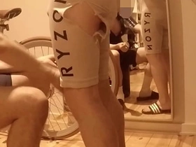 受伤自行车手继父与饥渴关怀儿子 - 第一部 免费 real carnal knowledge videos asian gay