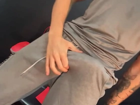 肌肉猛男狂撸挑衅你 chinese when one pleases gay porn