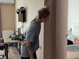 第一部 撞见直男朋友对着基片打飞机 asian small dick gay porn