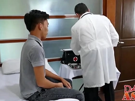 可爱嫩屄Jude被老同志Mike猛干 free chubby chinese gay porn