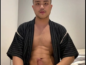 穿浴衣的亚洲男孩打飞机 asian gay confessor and son coition videos