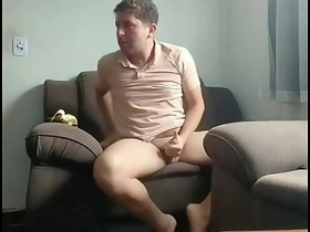 我独自在家听着放克音乐在客厅裸奔 asian grey gay men copulation videos