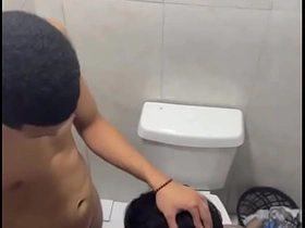 夜店厕所偷拍直男大屌口交 hot chinese gay boys porn