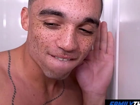 家庭嫩肉 - 看我朋友和他继父搞 asian viral boy gay sex videos