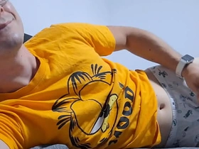 饥渴大学生在床上撸管等继父 chinese porn gay twink