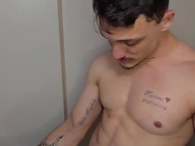 掰开大腿献上骚屁眼 chinese thug raw gay porn