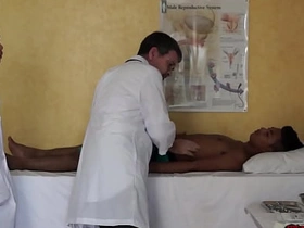 亚裔病患被三明治肛舔同时遭医生轮番中出 asian gay sexual congress videos romance