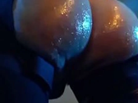 油光水滑的骚臀穿情趣内衣 free uncaring porn korean