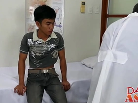 看诊时被无套中出的亚裔少年 gay porn twink asian