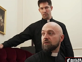 你喜欢这样是吧？喜欢我狠狠操你小屁眼是吧，贱货！Grant Ducati被Adam Snow和Eddie Patrick打屁股加肛交！ dream gay chinese porn