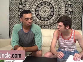 俊美的达科塔那光滑的屁股被干爆了 gay chinese guys kissing porn