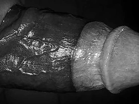 抹油的发情男人呻吟着撸他的大黑屌 uncaring massage chinese porn