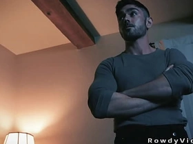 沉迷游戏的直男第一次被肛交 college chinese gay porn