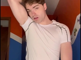 非法入室顺便爆操这个小骚货的屁眼 gay porn asian open-air