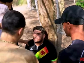 丛林里火辣淫乱的群交！ gay chinese x porn