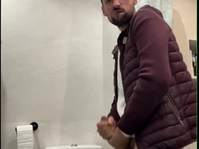 性感老爹打飞机射出一大坨精液 asian handsome hunk gay porn