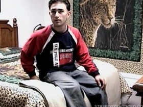 Vinnie给毛茸茸直男Paulie吹箫 japan ripen stop gay porn