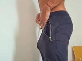 在酒店房间自慰并用大鸡巴顶弄 asian dad son gay porn