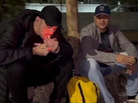 哥们在球场喝酒结果搞起基来，突然冒出个流浪汉让一切更有意思了 asian casting couch gay sex videos