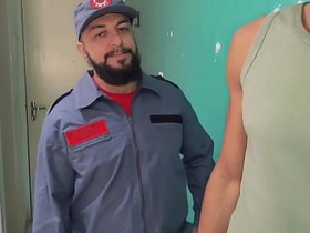 跟我工作的公寓里直男住户搞上了 asian gay live porn