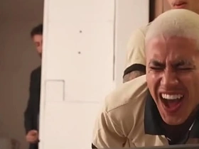 我在办公室搞同事被老板监控看到，这骚货忍不住加入了——免费看 japanese gay sm porn