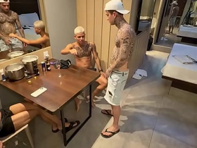 我和我哥们儿还有他朋友3P爽翻天 asian gay public toilet sex videos