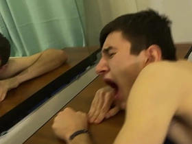 可爱摔跤少年训练时发情，直接在地板上开干——最后射进对方嘴里 unconcerned porn xl chinese